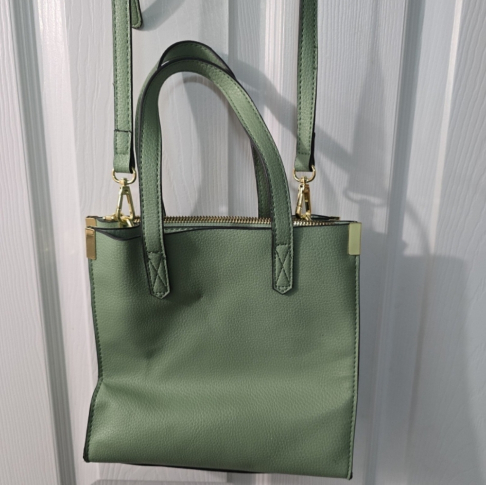 Steve Madden Green Crossbody wrist medium purse - Picture 3 of 6